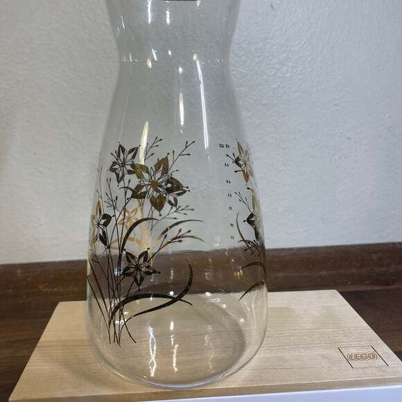 Vintage Pyrex Glass Juice Carafe Gold Floral Design 9.75" high 48oz - Picture 4 of 9